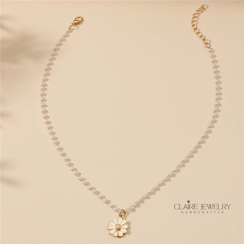 Daisy with Pearl Pendant