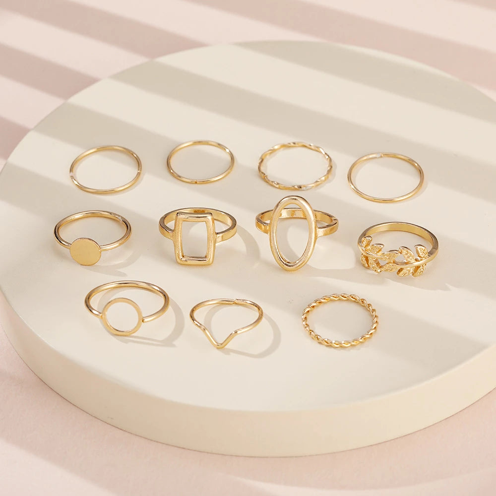 Set of 11 elegant silver rings