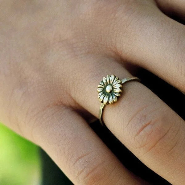 Elegant Gold Sunflower Ring