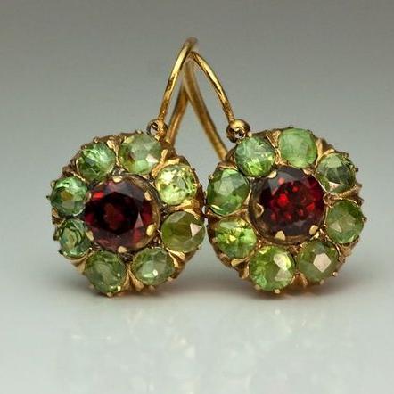 Stylish round earrings made of sparkling green and red crystal