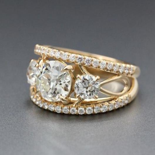 Elegant Vintage Crystal Ring in Gold