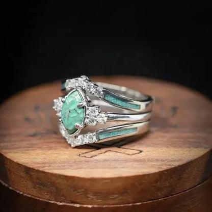 Elegant ring with natural turquoise and sparkling diamond