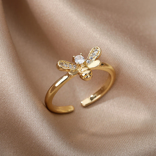 Elegant adjustable bee ring in gold