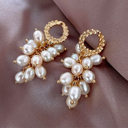 Elegant gold-linked pearl earrings for a touch of luxury