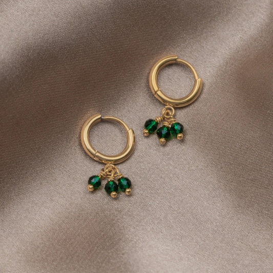 Elegant earrings with triple green zirconia in a noble gold design