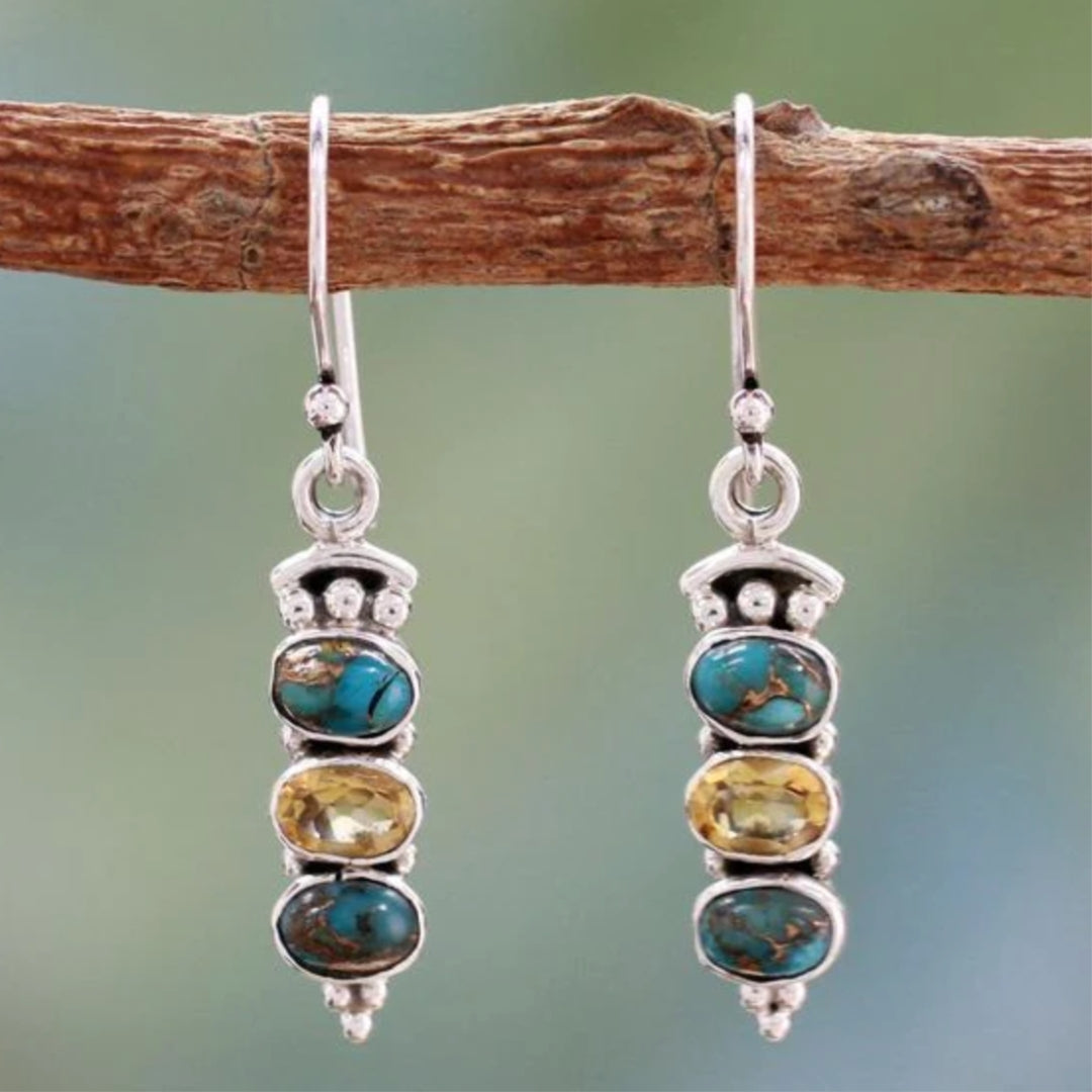 Elegant Boho earrings made of silver with shimmering opal