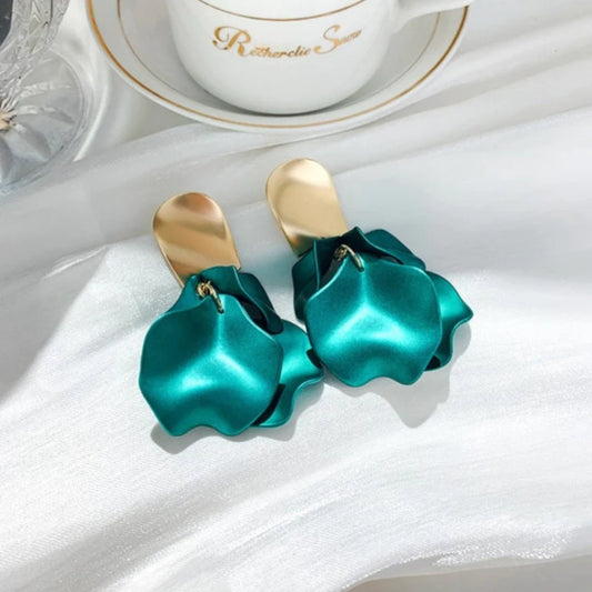 Stylish gold earrings with elegant blue petals