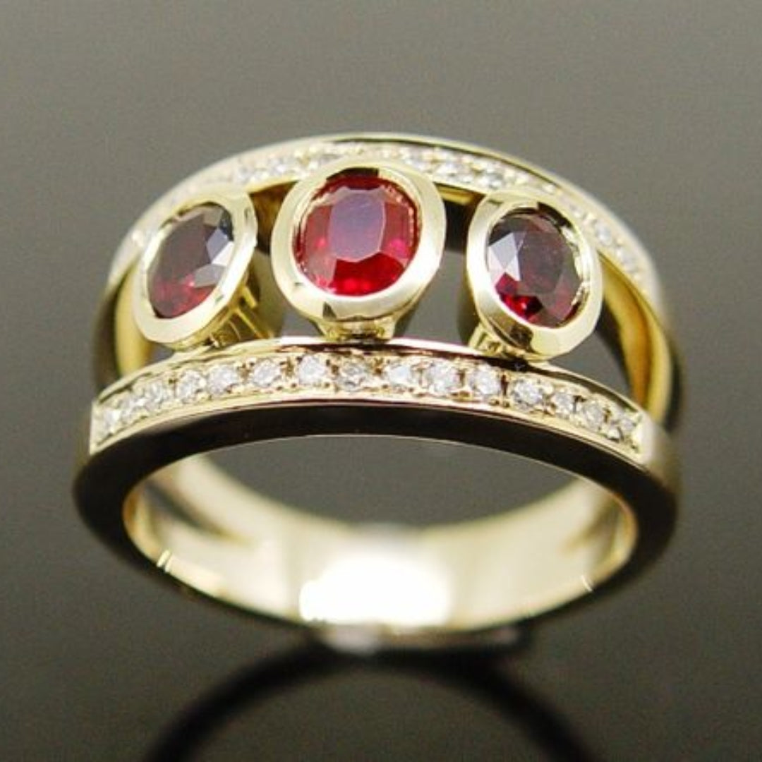 Stunning Vintage Gold Ring with Sparkling Red Zirconia