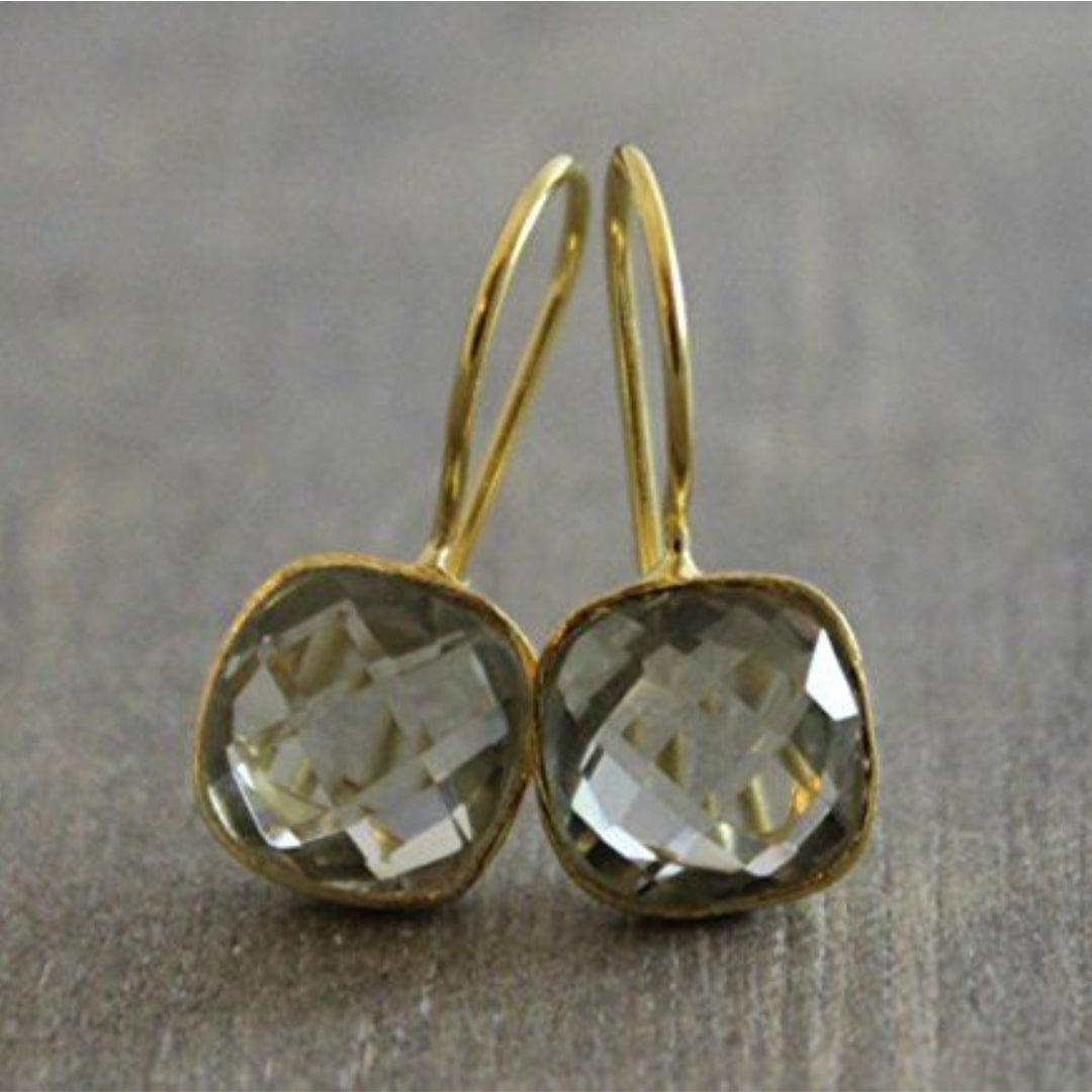 Elegant Vintage Gold-green Earrings for a Touch of Glamour