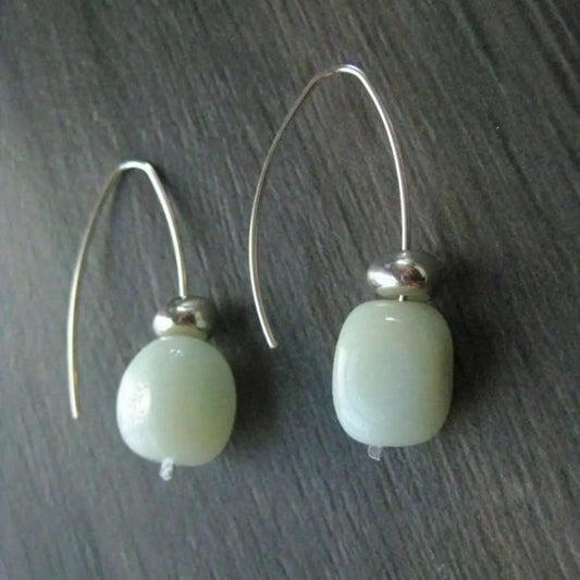 Elegant Vintage Earrings with Green Stone in Silver Design