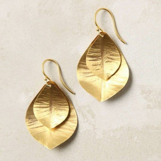 Vintage double leaf earrings in gold – A touch of elegance!