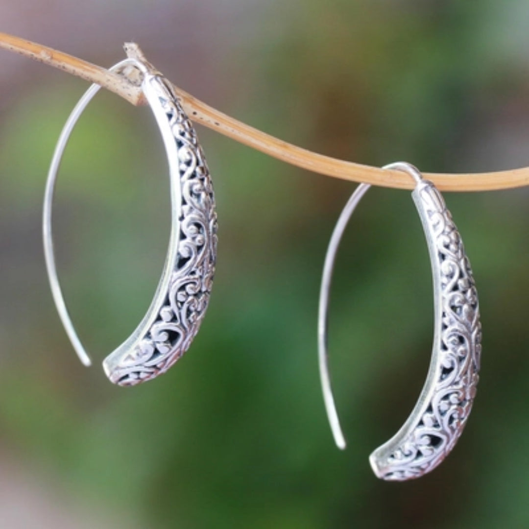 Elegant Vintage Ivy Earrings in Silver-Plated Design