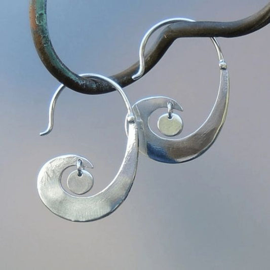 Elegant Vintage Wave Earrings in Silver