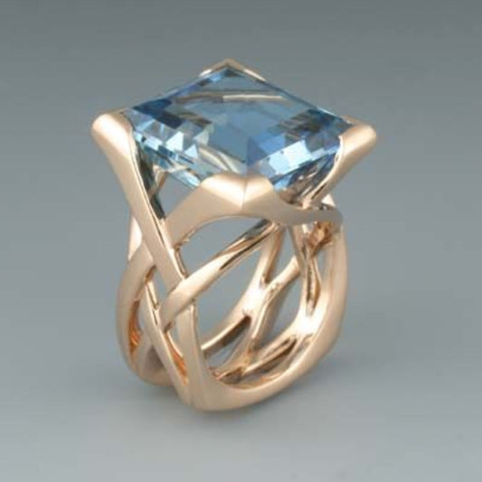 Elegantly Crafted Vintage Rose Gold Ring with Stunning Blue Zirconia