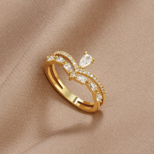 Elegant double ring with sparkling zirconias in noble gold