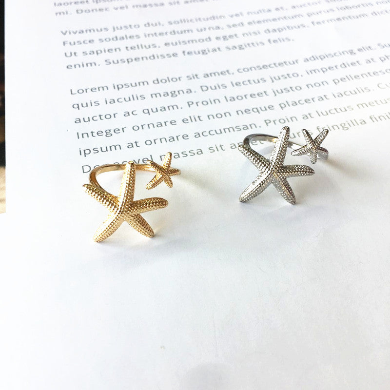 Elegant adjustable starfish ring made of silver and gold