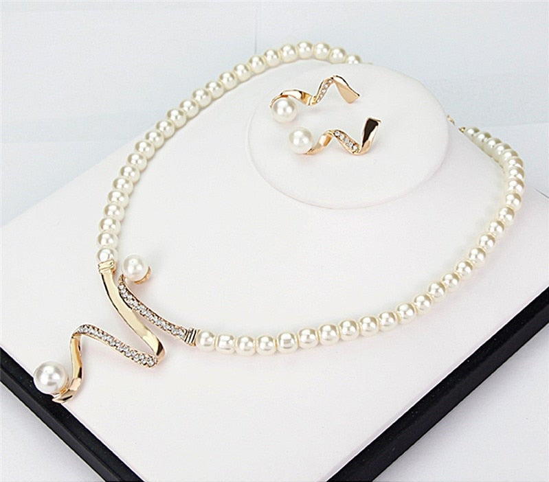 Elegant Natural Pearl Necklace and Earring Set