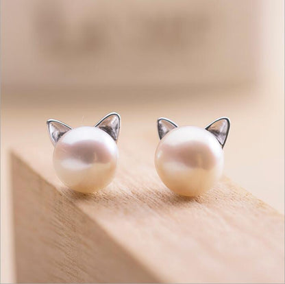 Cat earrings with elegant cultured pearls and fine silver