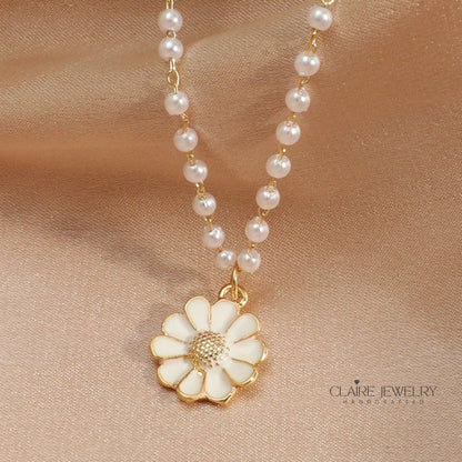 Daisy with Pearl Pendant