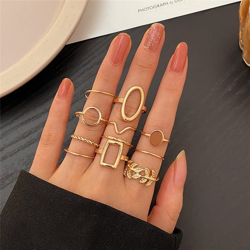 Set of 11 elegant silver rings