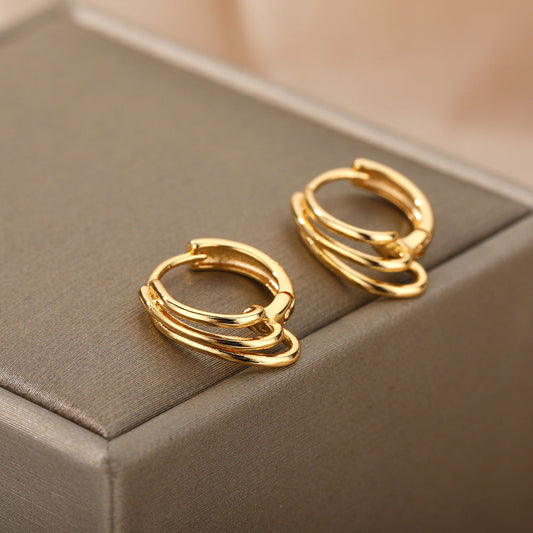 Elegant Round Gold Earrings in Minimalist Style