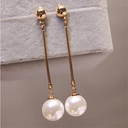 Elegant swinging earrings with exquisite hand-picked pearls