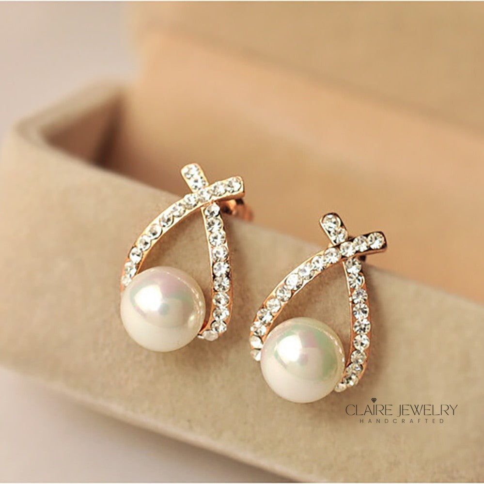 Pearl earrings with glitter