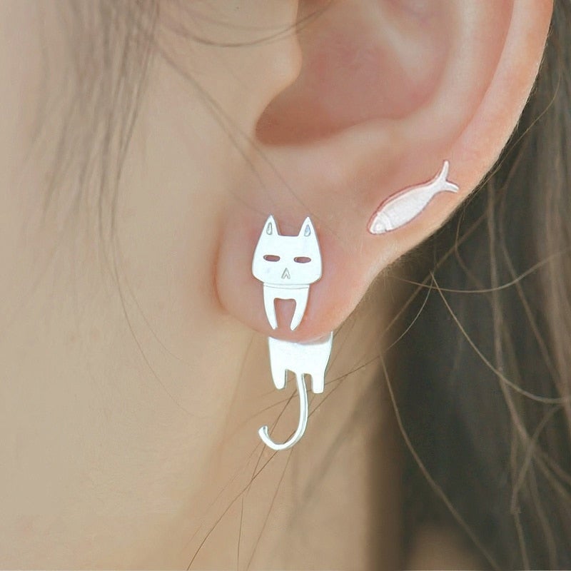 Elegant silver earrings with a cute climbing kittens design