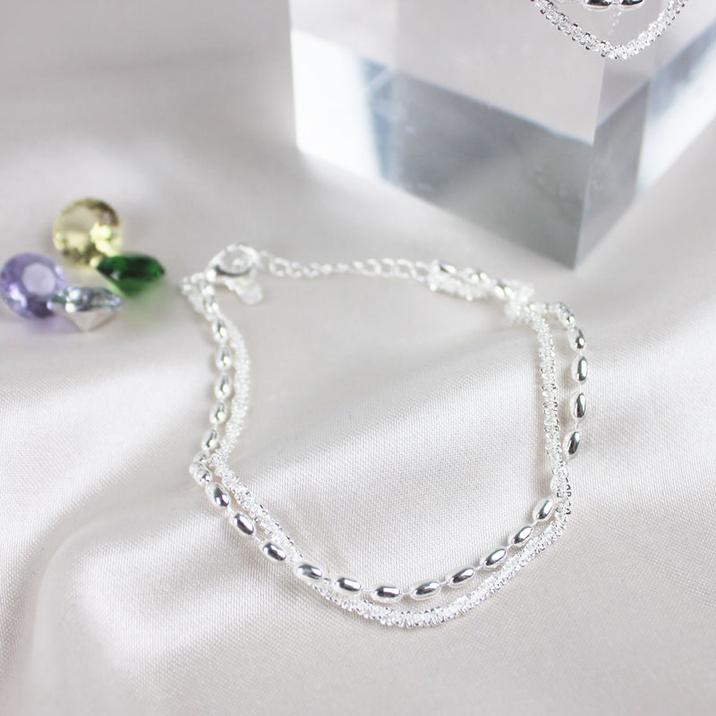 Elegant bracelet with sparkling zirconia stones in silver