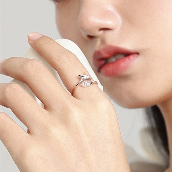 Elegant Rose Silver Fox Ring