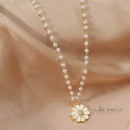 Daisy with Pearl Pendant