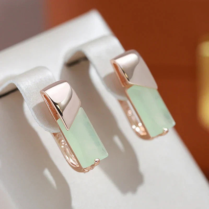 Stylish Green Earrings for a Touch of Elegance