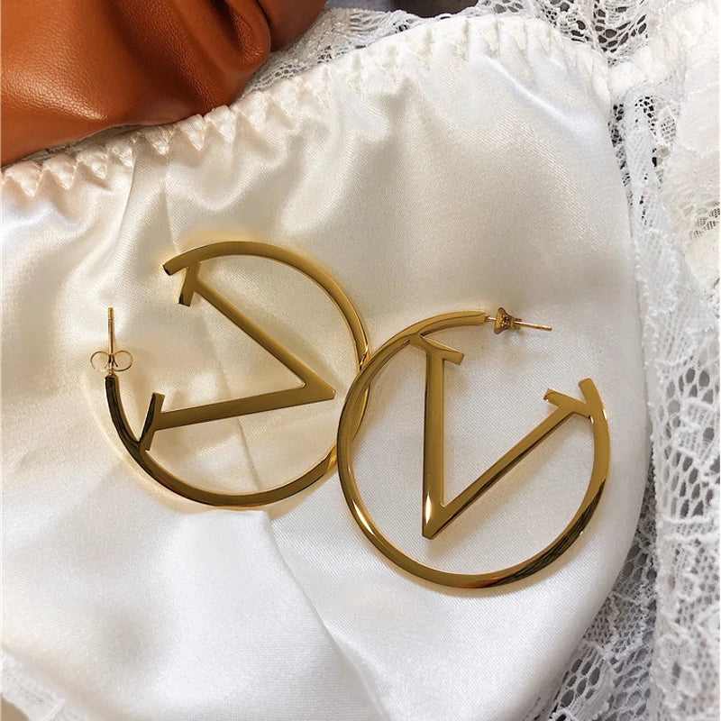 Golden Punk V Earrings – A Touch of Rebellion and Style!