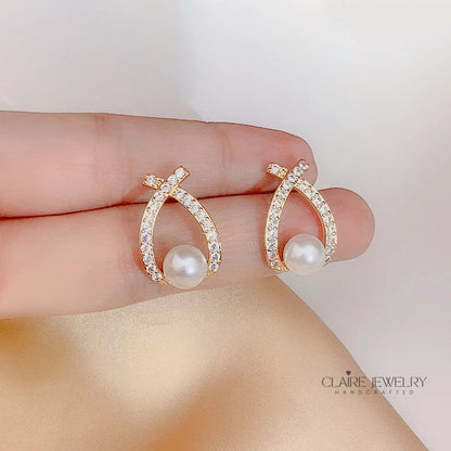 Pearl earrings with glitter