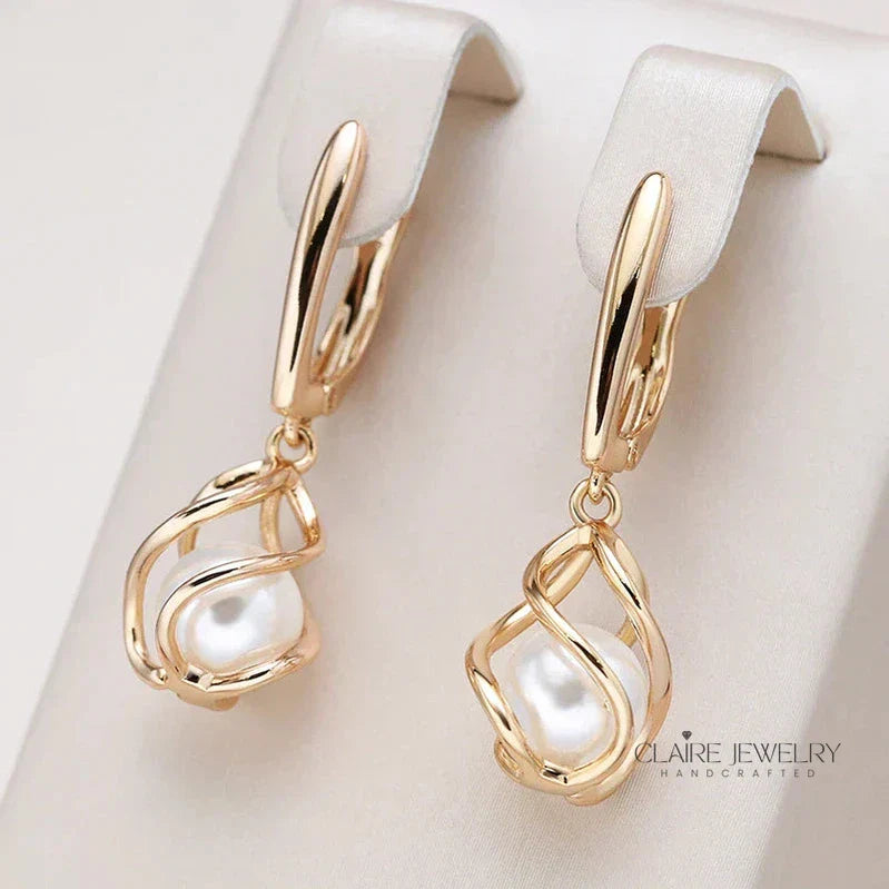 Elegant Pearl Earrings in Gold