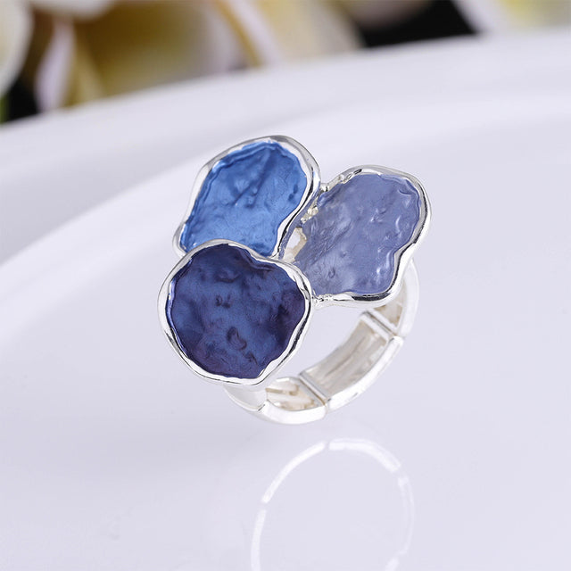 Elegant Classic Enamel Ring in Circular Shape