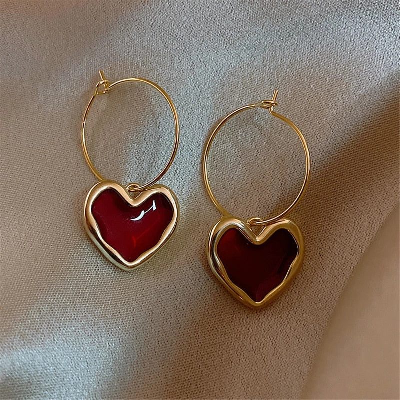 Elegant heart earrings made of fine gold