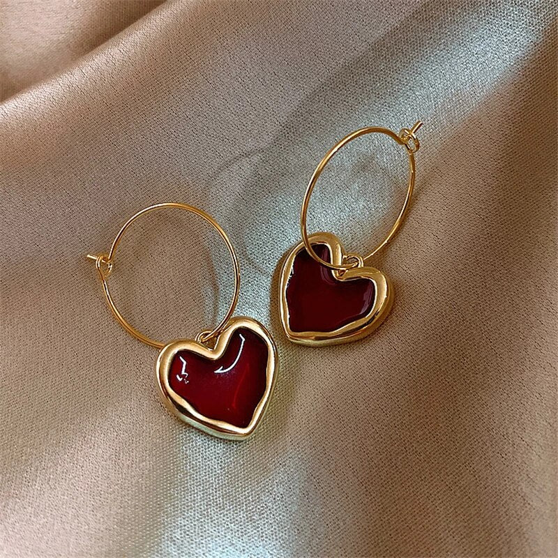 Elegant heart earrings made of fine gold
