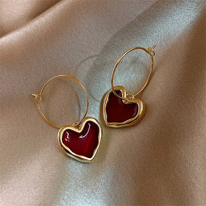 Elegant heart earrings made of fine gold