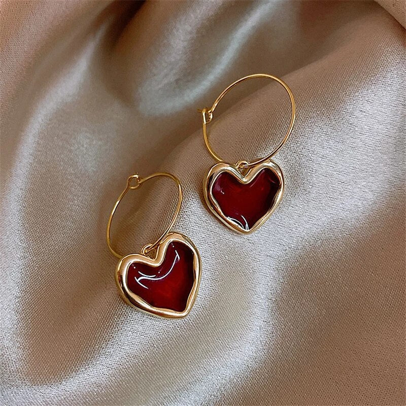 Elegant heart earrings made of fine gold