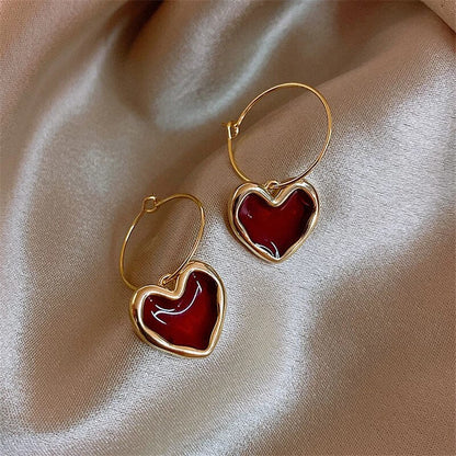 Elegant heart earrings made of fine gold