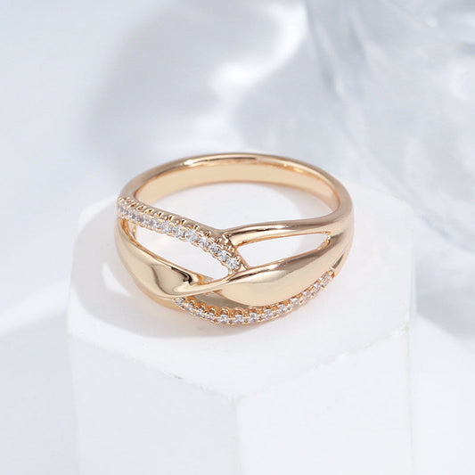 Classic gold ring with sparkling zirconia stones