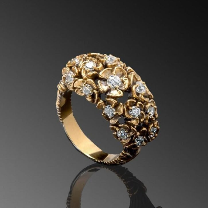 Elegant gold ring with blooming design