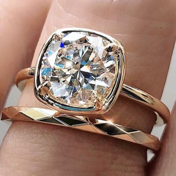 Elegant double ring with radiant golden cubic crystal