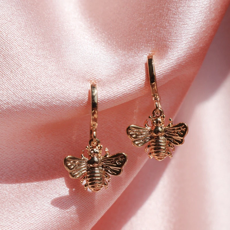 Elegant Golden Bee Earrings for a Radiant Look