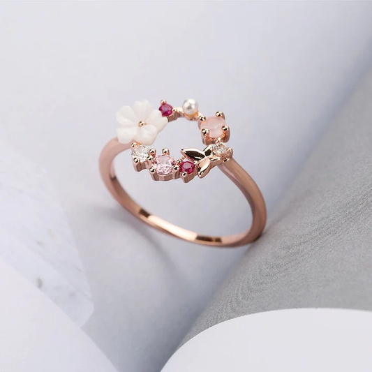 Elegant flower ring with delicate pink zirconia in beautiful gold