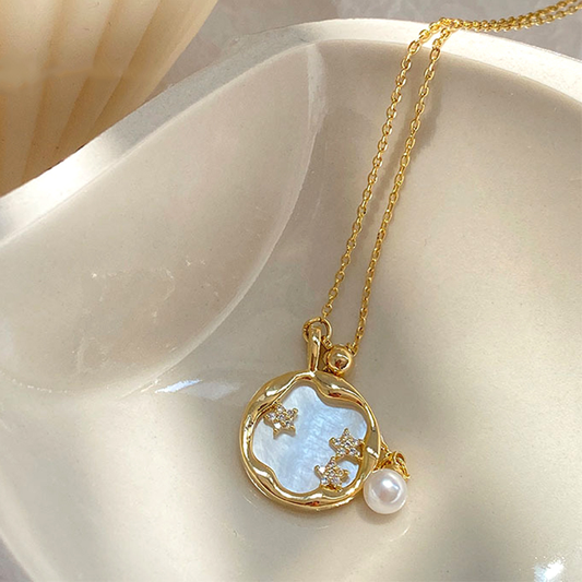 Elegant gold chain with moonstone and pearl