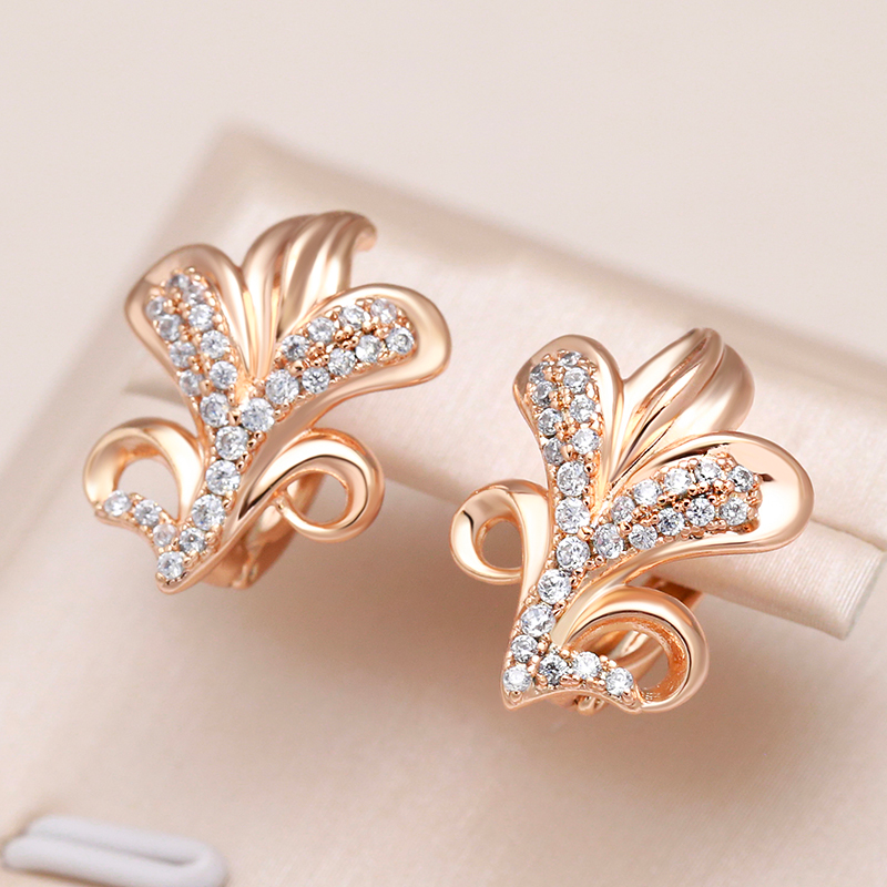 Glamorous golden zircon earrings