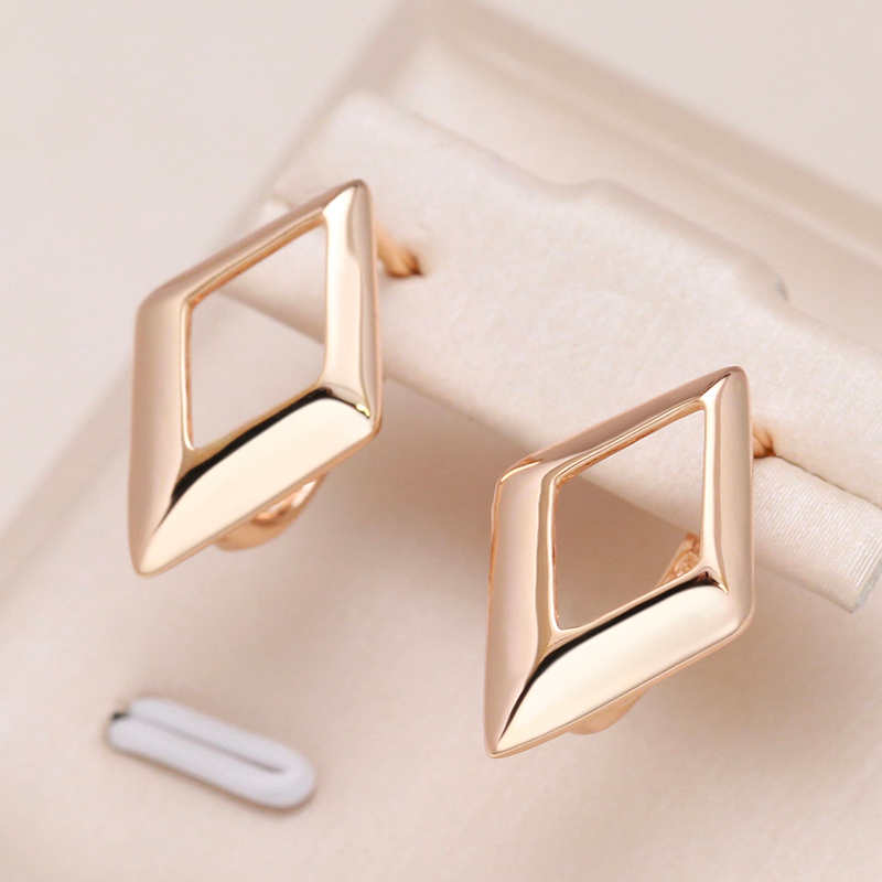 Elegant Geometric Gold Earrings for Any Occasion