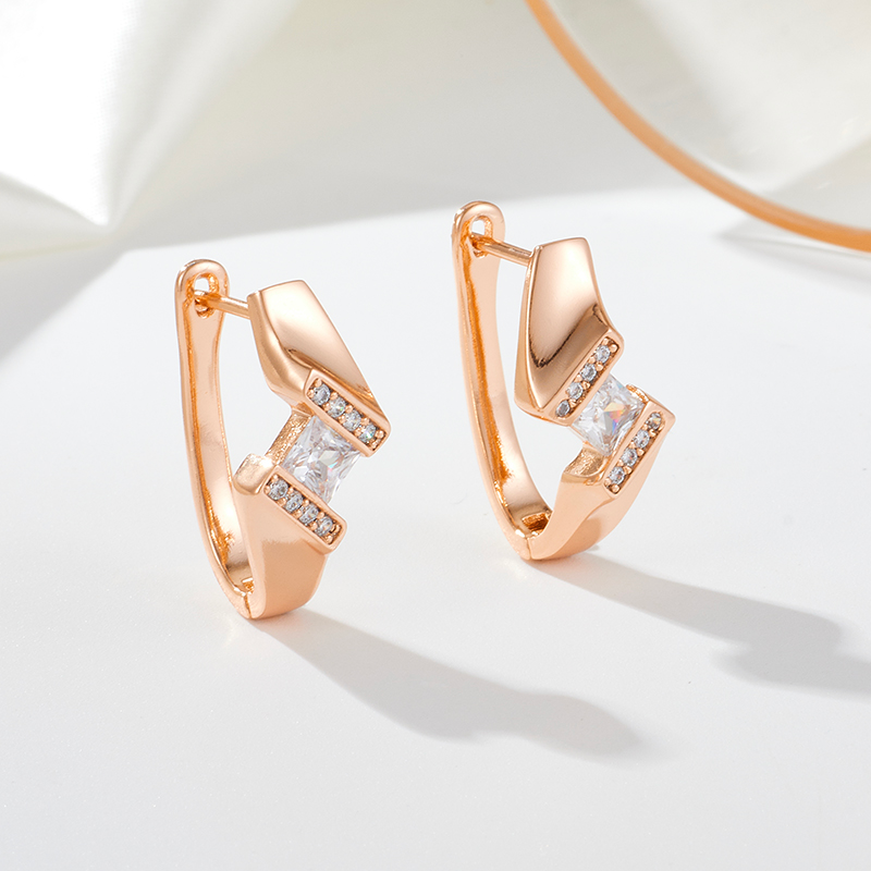 Elegant gold-plated earrings with sparkling zirconia in a unique design